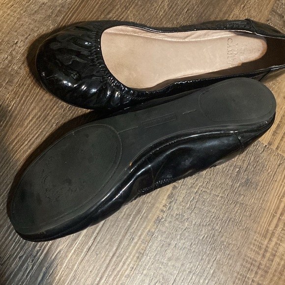 Vince Camuto Black Patent Leather Flats 8 - Picture 2 of 4